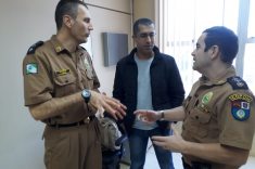Capitão Prus e Major Vianei recebem o Diretor de Comunicação da ASSOFEPAR, Capitão Valter.