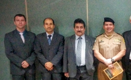 Delegação do Paraná na Assembleia Geral da FENEME. Da esq. para dir: Cap. Denkewski, Cap. Goulart, Cel. Mello, TC Assunção, Cel. Mariot, Cel. Farias e Ten. Mafra.