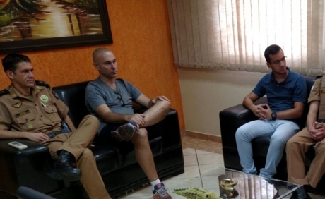 Com oficiais do 2° BPM, em Jacarezinho