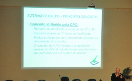 Comandate-geral fala aos associados e convidados da ASSOFEPAR.